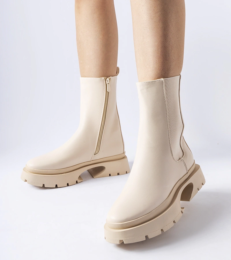 Melegített bézs bokacsizma Mombello