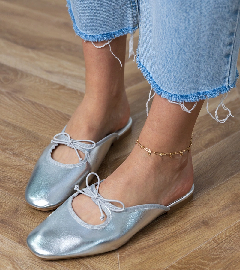 Ezüst zárt papucs lapos talppal Matila