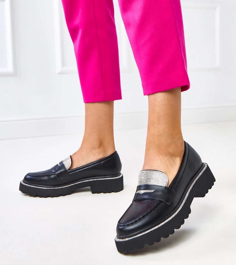 Fekete női mokaszin cirkóniával Kejti