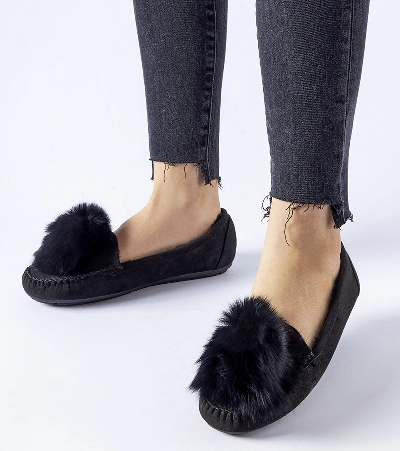 Fekete melegített papucs pomponnal Marchetti