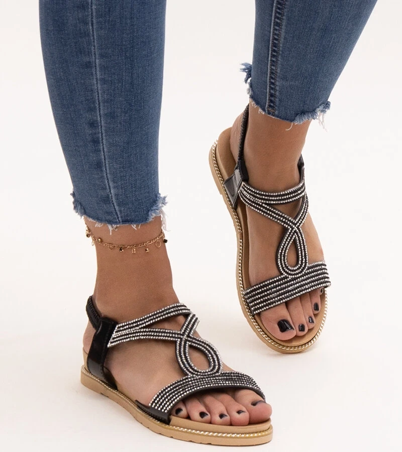 Detila cirkóniával díszített fekete szandálok