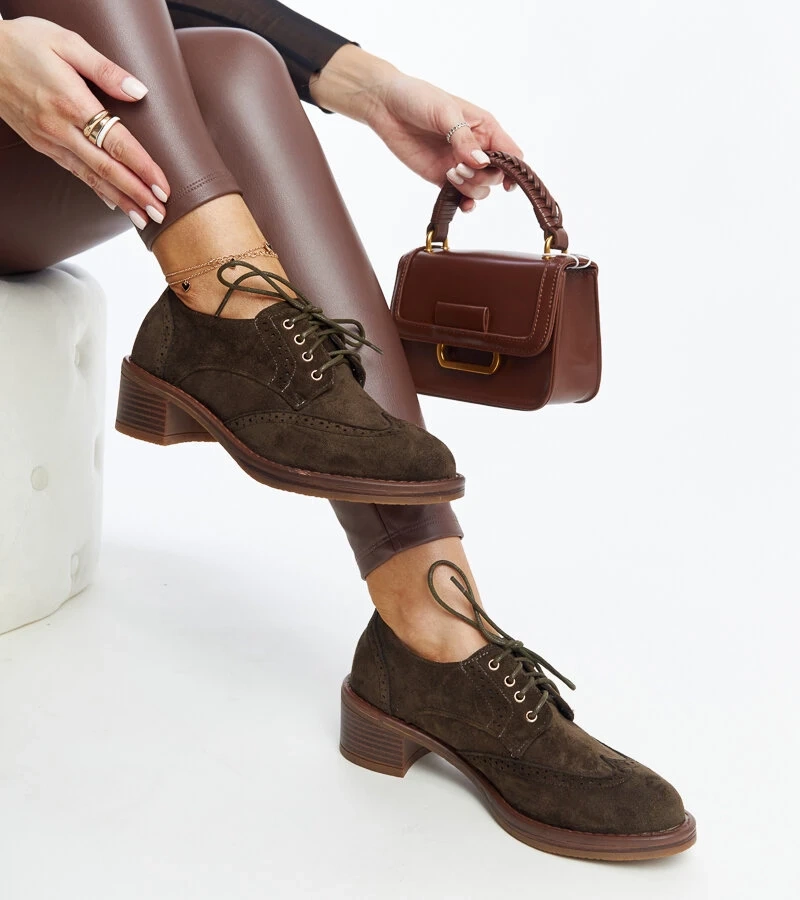 Zöld velúr Tigard félcipő sarkon