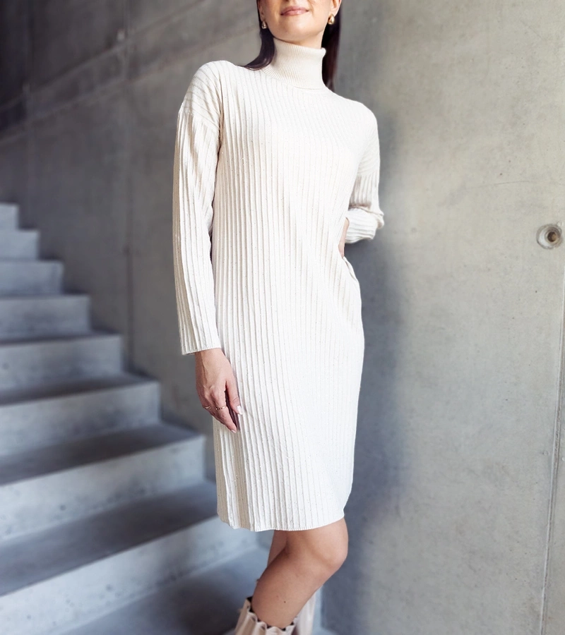 Beige, fénylő midi ruha gallérral Kusama.