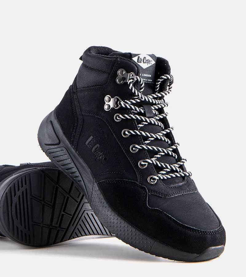 Fekete bélelt bakancs LCJ-22-31-1457M Lee Cooper