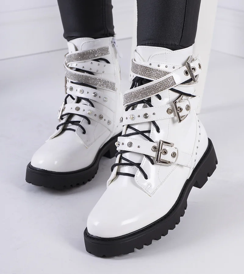 Fehér cipők cirkóniákkal Tucker