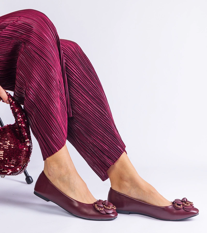 Bordó balerinák virágdísszel America