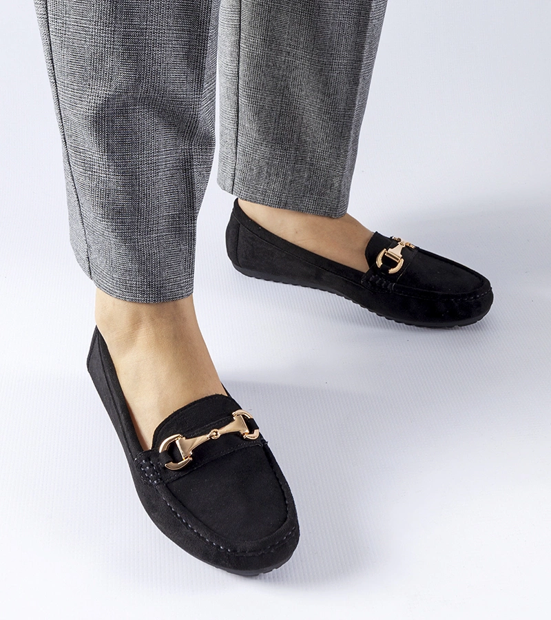 Fernanda díszes csatos fekete mokaszinok