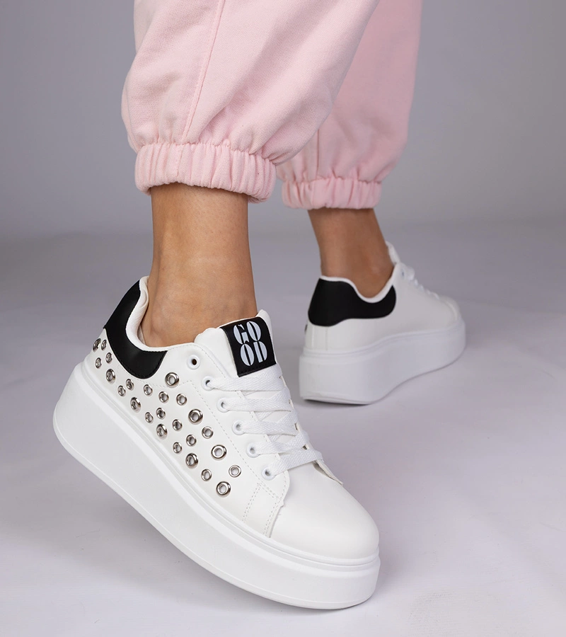 Fehér tornacipő fekete betéttel és szegecsekkel Urlana