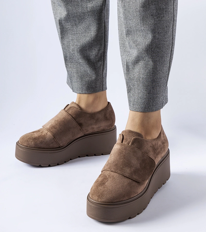 Barna platformos cipők