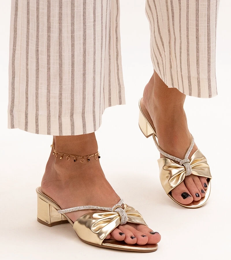 Anbrani cirkóniával díszített sarokpapucsok