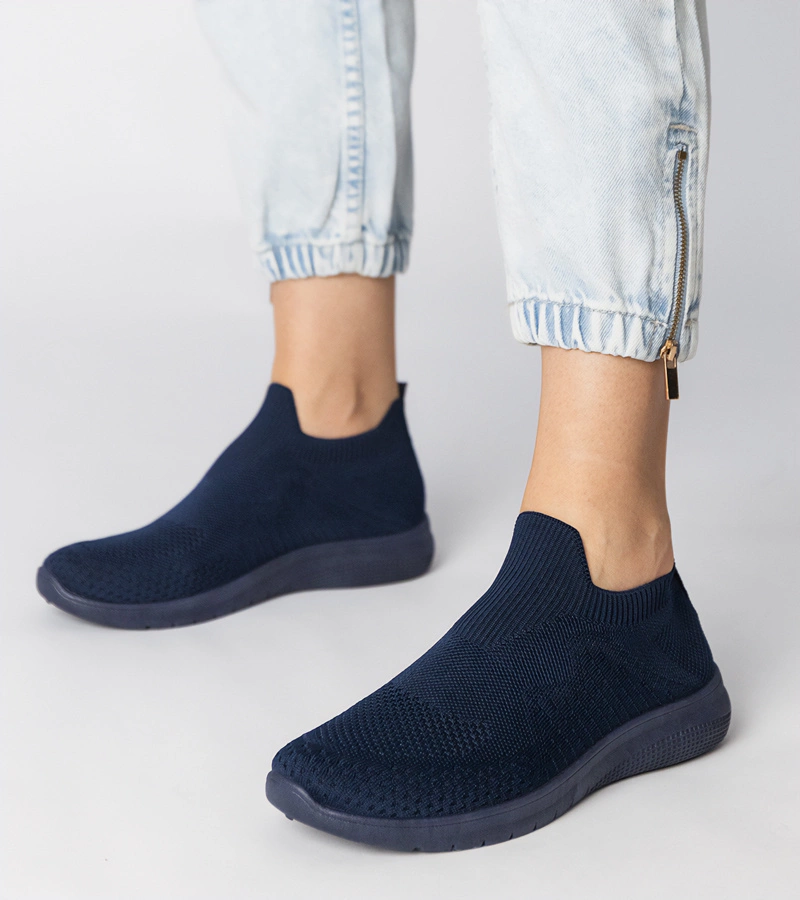 Kréta zokniszárú sötétkék sportcipők