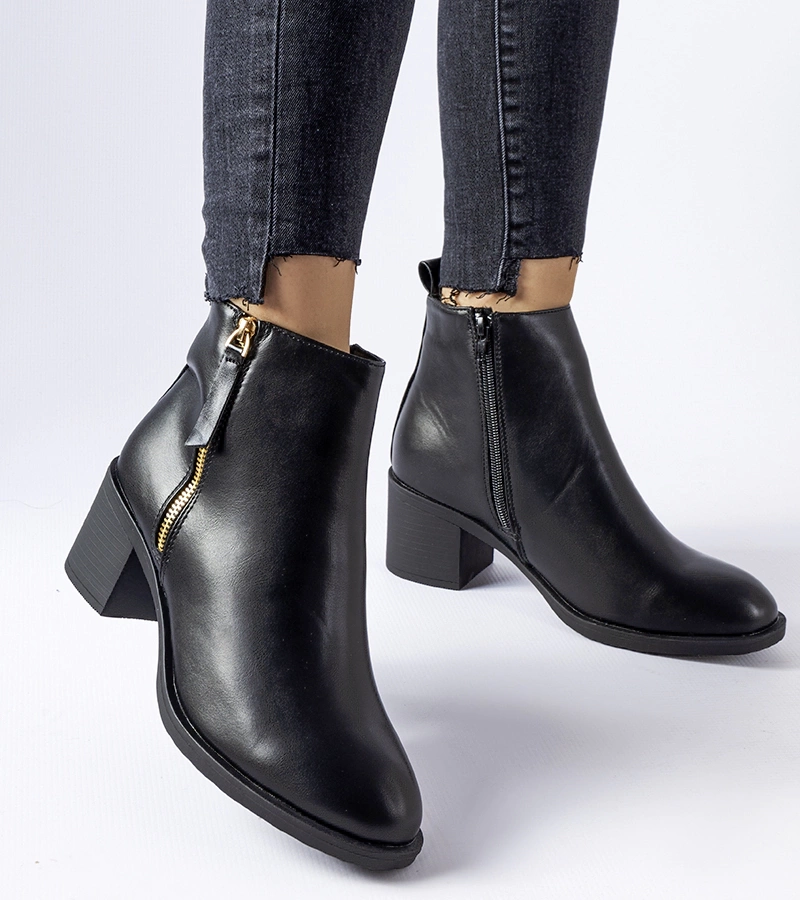 Fekete klasszikus alacsony sarkú Ivano bokacsizma