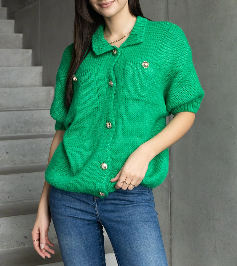 Zöld női rövid ujjú pulóver díszes gombokkal Shela