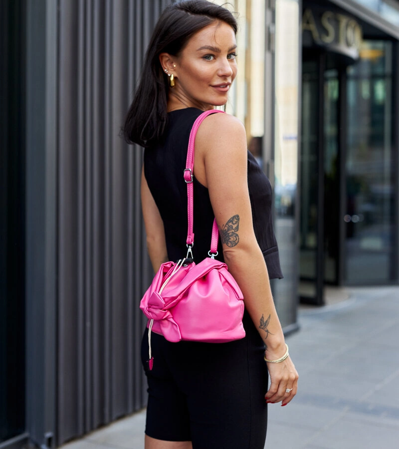 Sötétrózsaszín kis Aamala "zsák" típusú táska