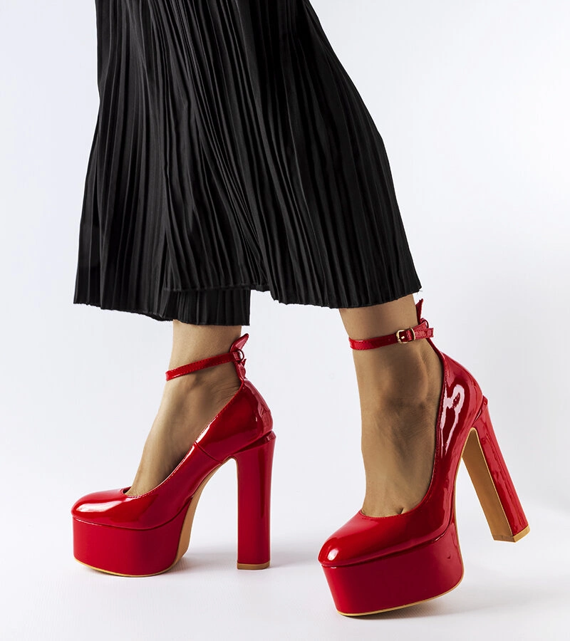 Vörös fényesített magas sarkú cipő Colle