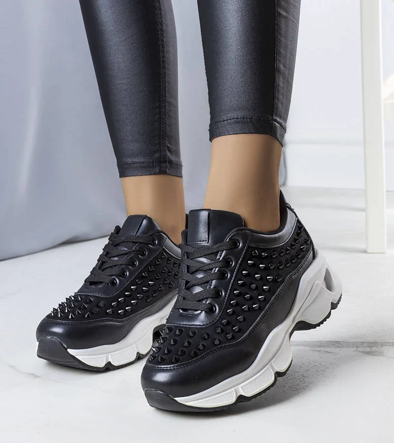 Fekete női tornacipő Suzeta