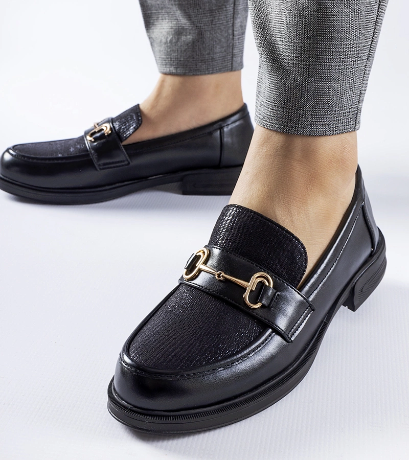 Fekete Gennaro mokaszin csatokkal