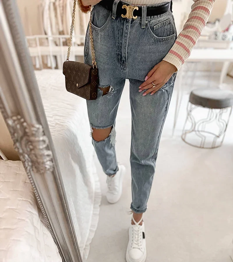 Farmernadrág anya fazonban kopásokkal Tétrault