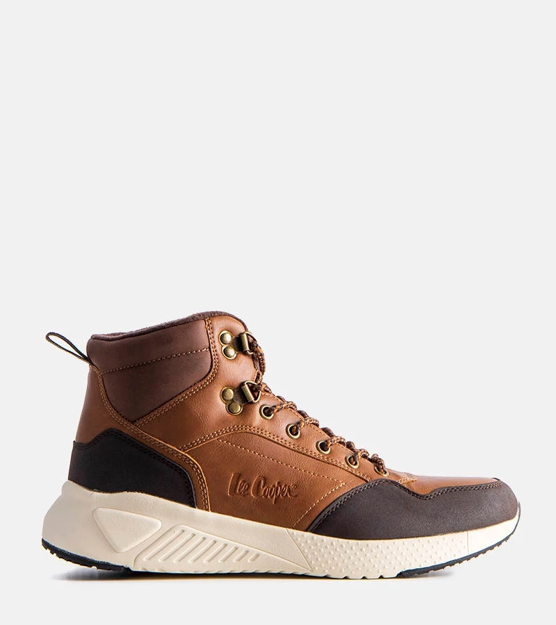 Barna bélelt trapézok LCJ-22-31-1458M Lee Cooper