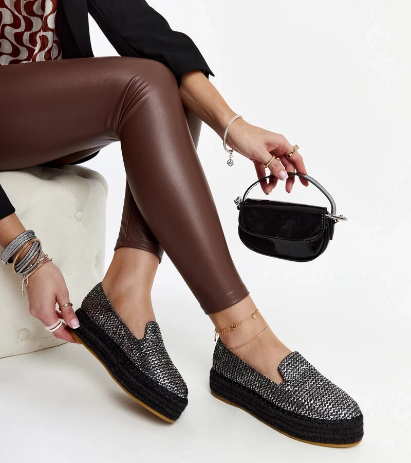Havin ezüst szállal díszített fekete espadrillák