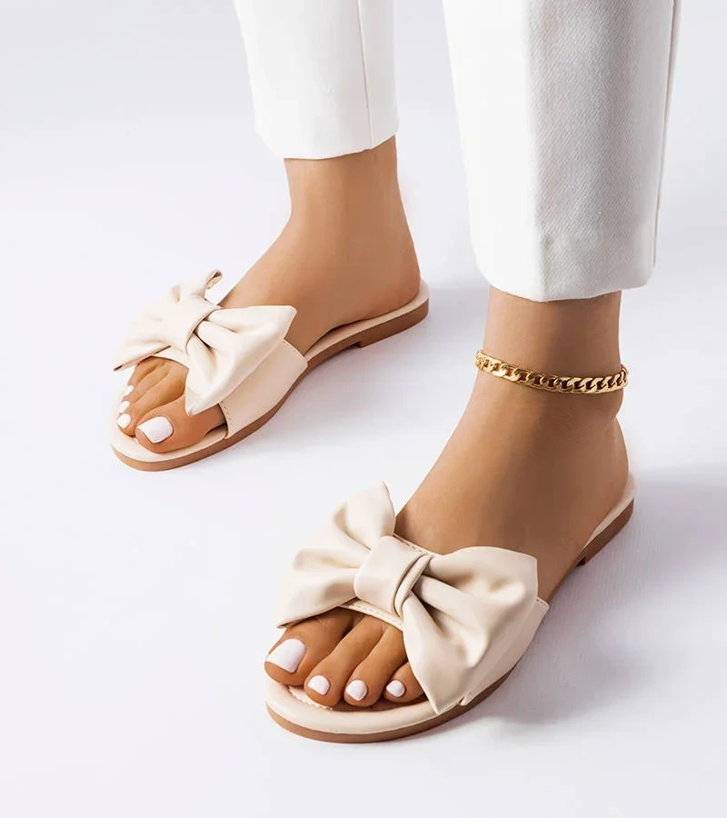 Garnier bézs elegáns papucs szalaggal