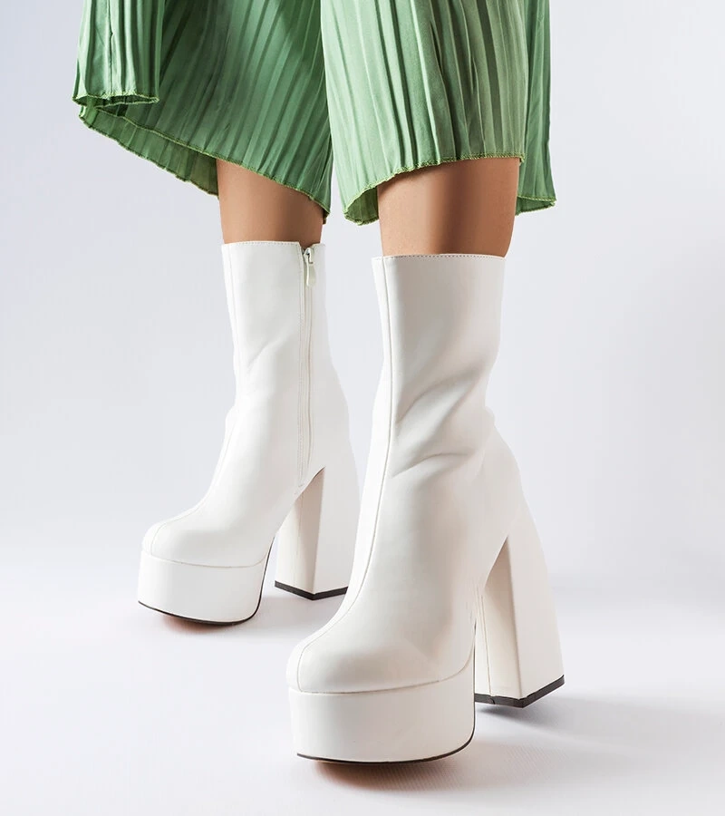 Fehér bokacsizma magas sarokkal Baratti