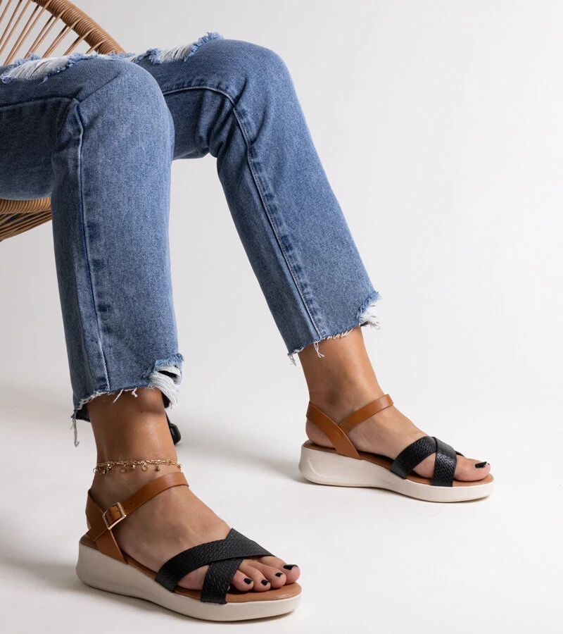 Fekete-barna Hakima alacsony platformos szandál