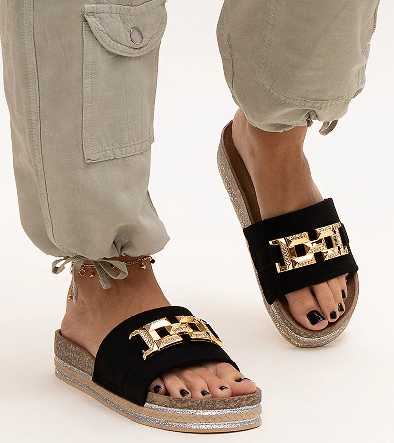 Fekete papucsok Niamh csillogó csattal