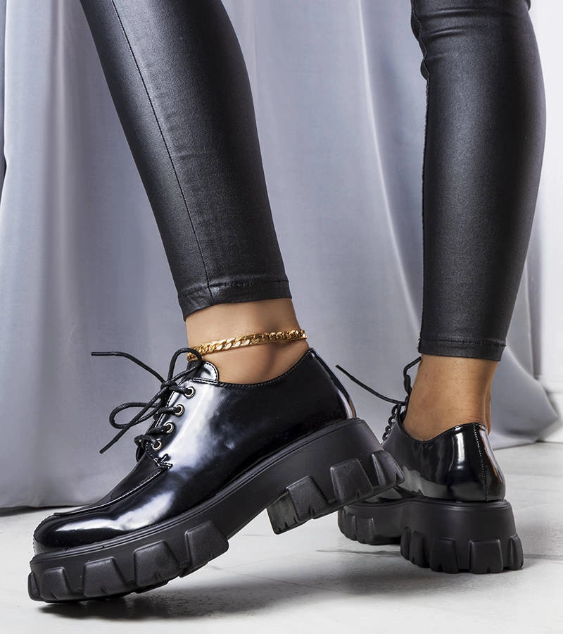 Fekete fényes cipők Lynn