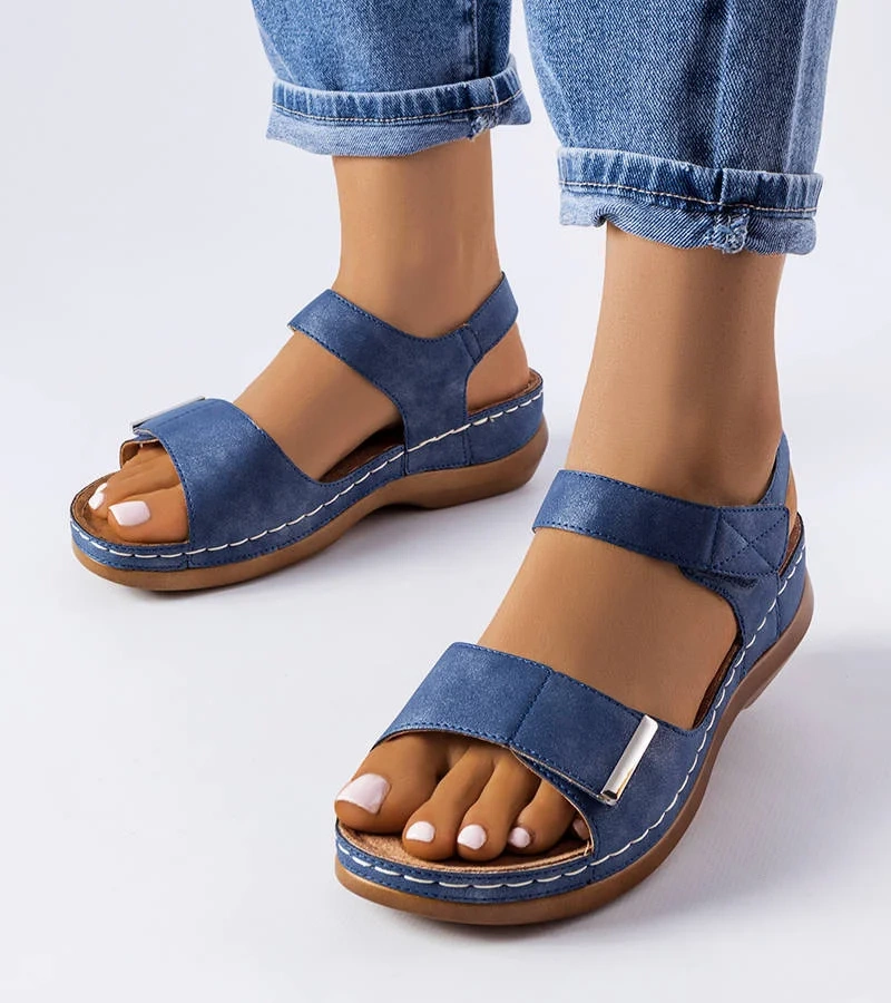 Sötétkék alacsony sarokkal rendelkező Vallis szandál