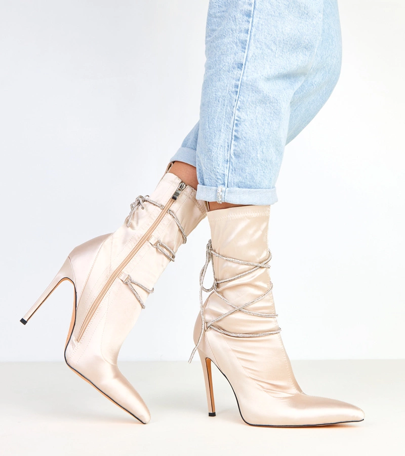 Tolnai pezsgő szatén tűsarkú bokacsizma strasszkövekkel