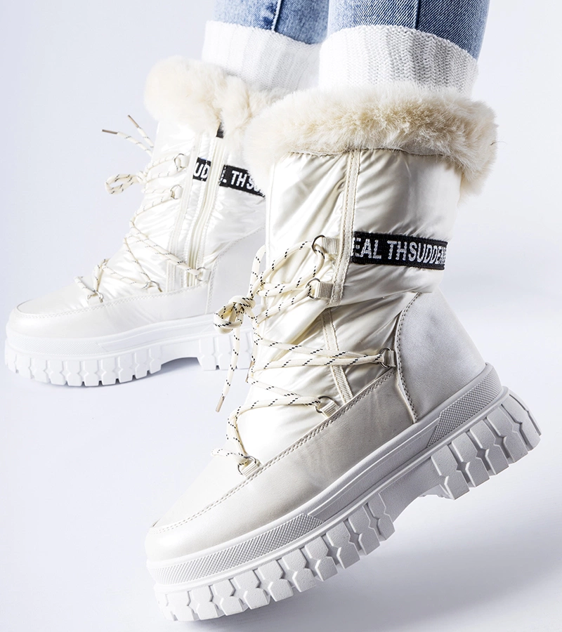 Giorgio felirattal bézs szigetelt hótaposók