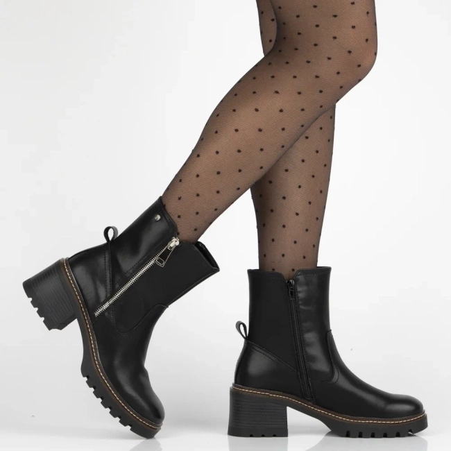 Fekete bőrbokacsizma vastag sarkú Brenda