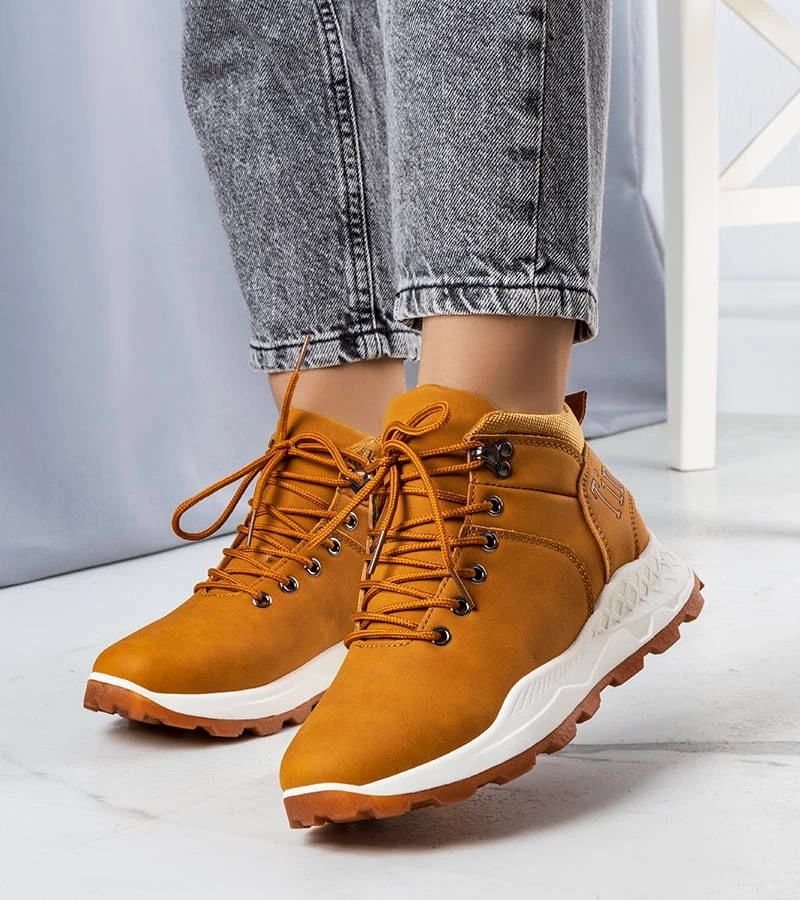 Barna melegített női trapper cipők Adleri