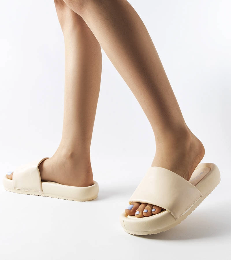 Franco bézs platformos papucs