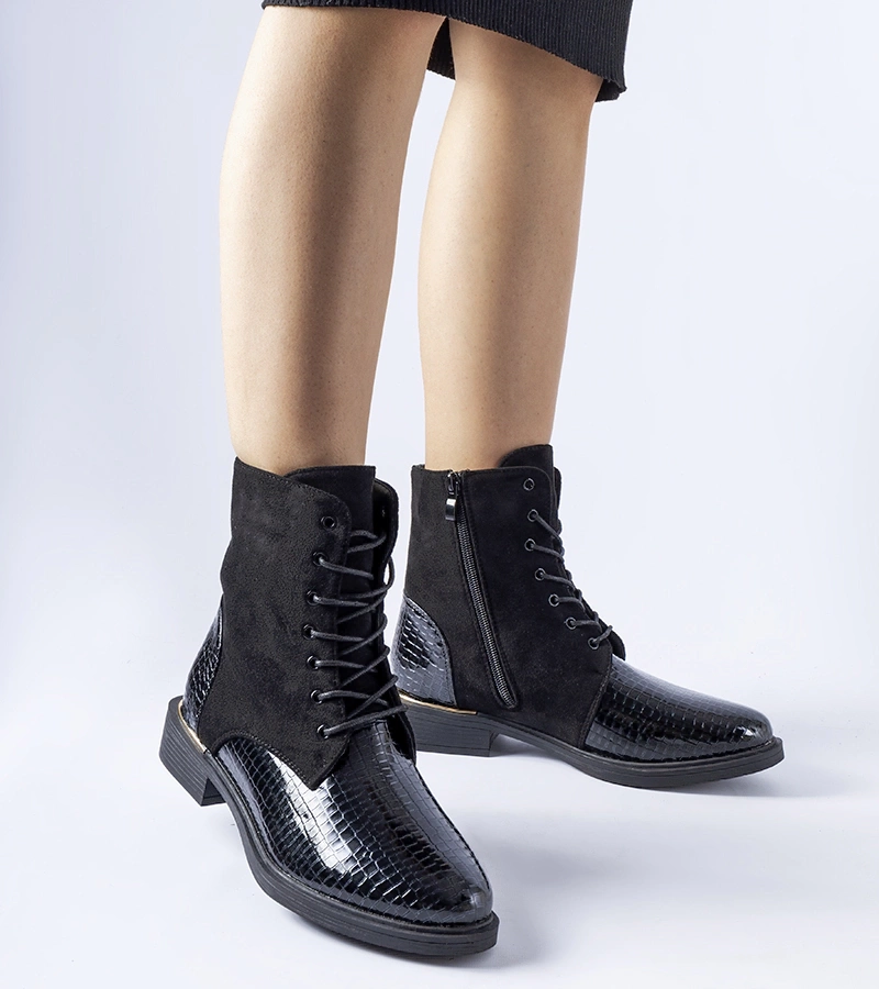 Fekete lakkozott bőrbakancs Rosetta