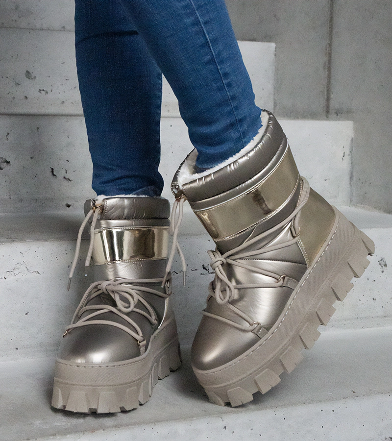 Arany hótaposók platformon lakkozott betétekkel Losta