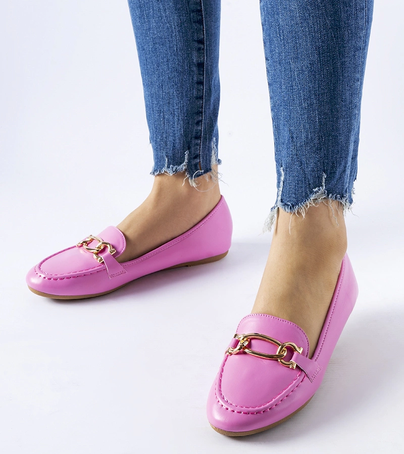 Rózsaszín mokaszin Gaston díszítőcsattal.