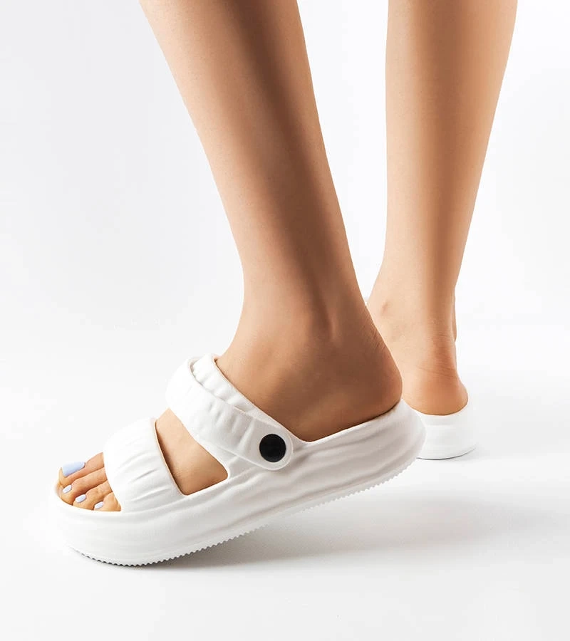 Fehér habos papucs Griffin