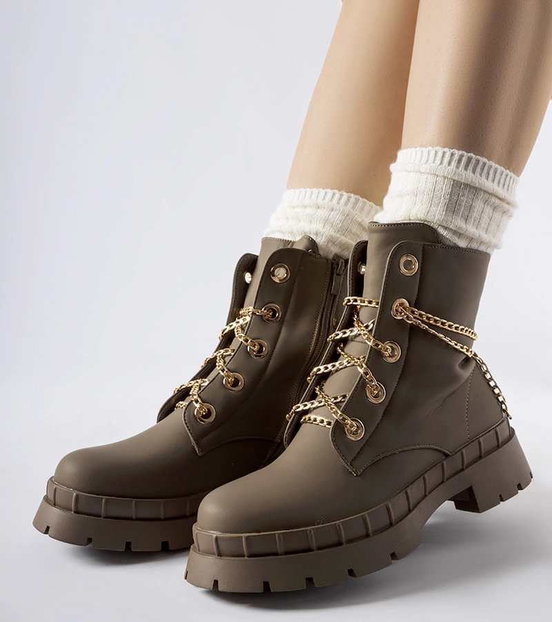 Barna bőrbakancs Alcin láncocskával