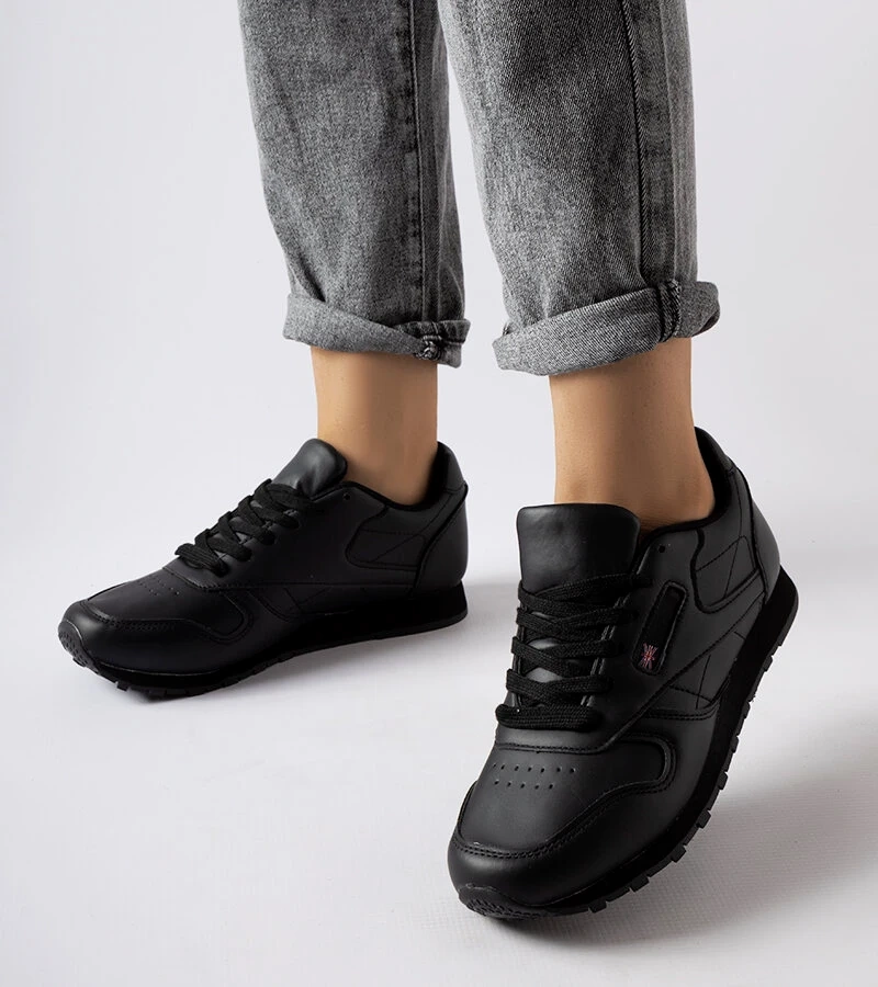 Fekete klasszikus Poulsen tornacipők