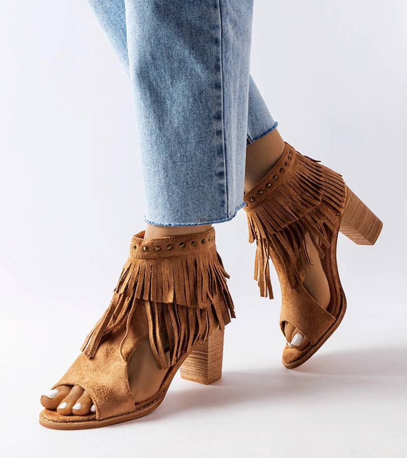 Karamell szandál bojtokkal Latimer