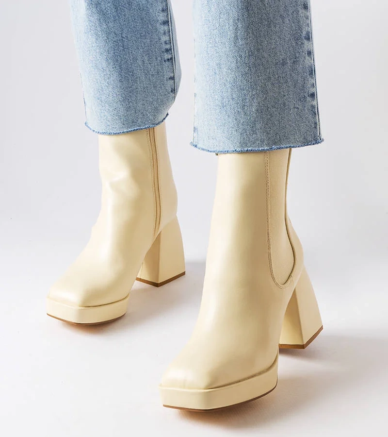 Watson masszív sarokkal bézs bokacsizma