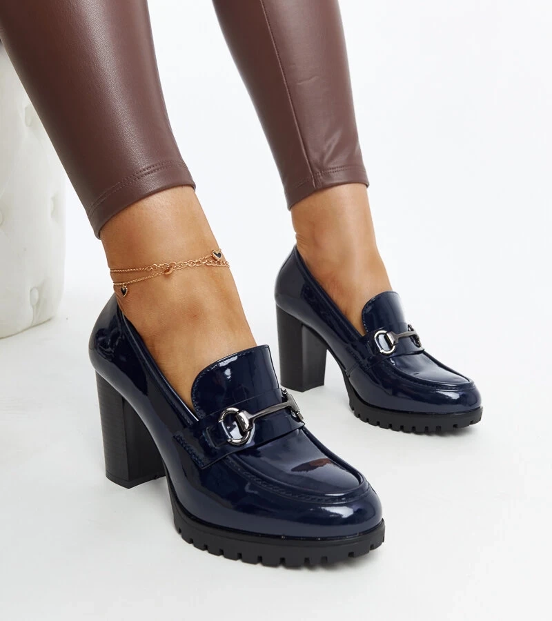 Giacoma granát kék lakkozott cipő sarokban