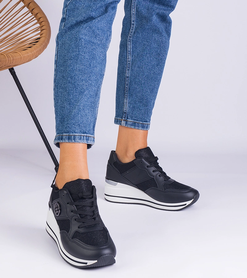 Fekete női tornacipők fémes betéttel Eralda