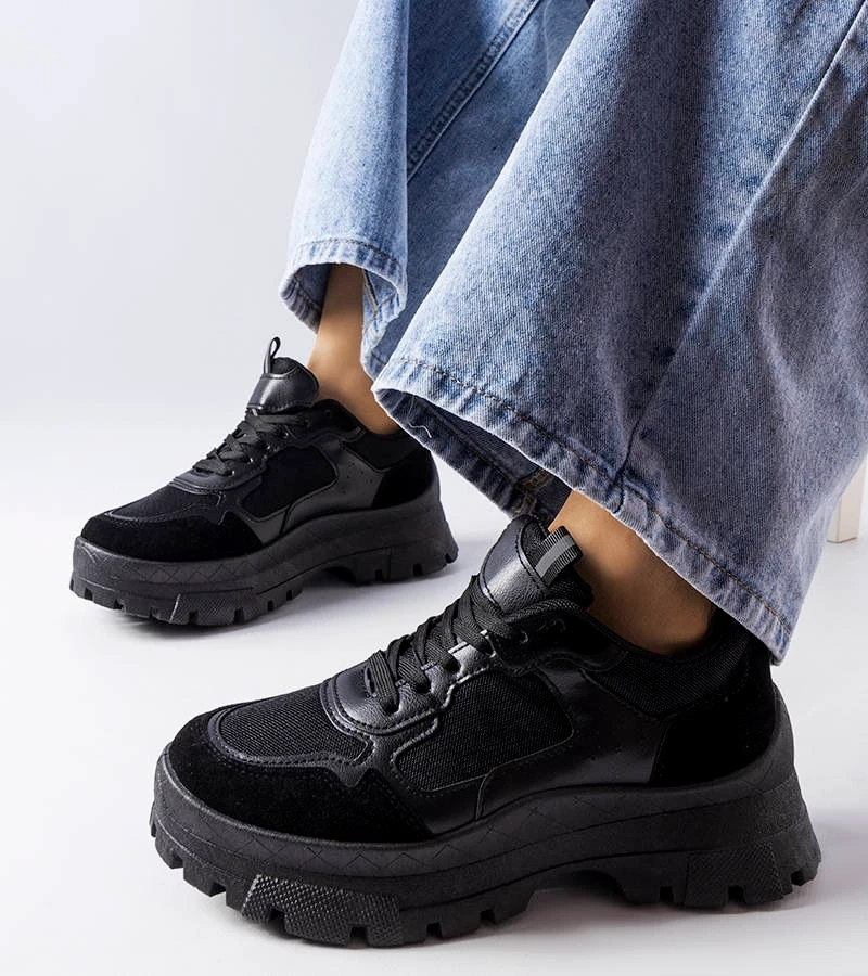 Fekete masszív tornacipők Mikeladze