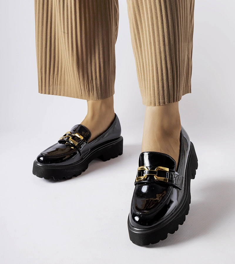 Fekete fényes cipő Clay