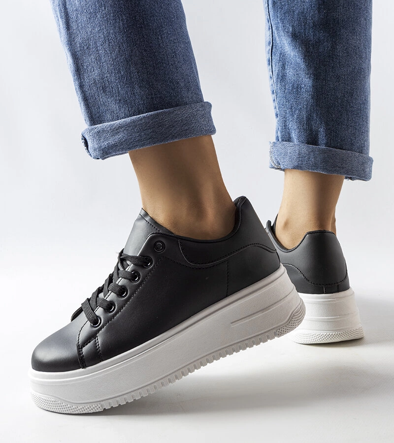 Fekete platformos tornacipők Holante