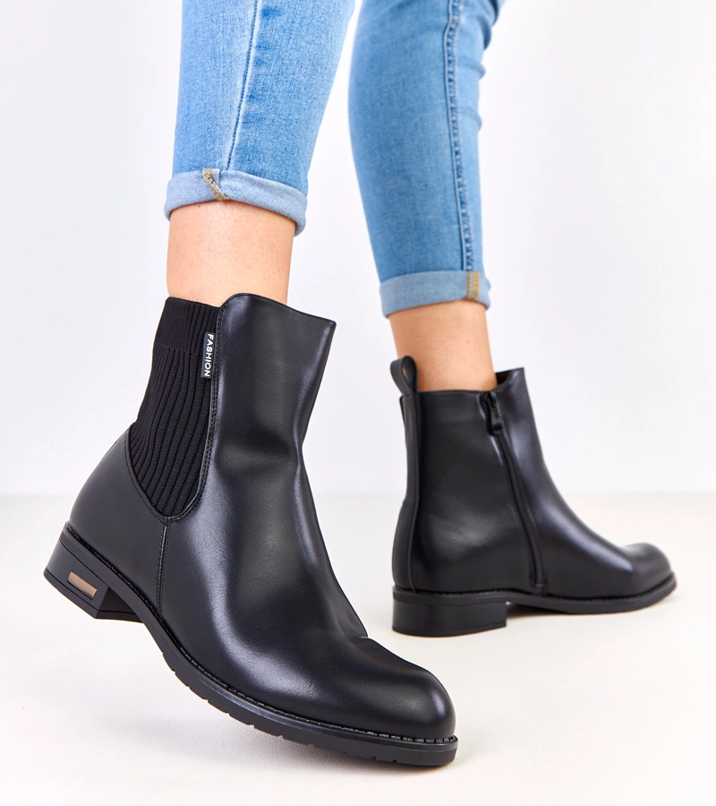 Fekete lapos talpú bokacsizma rugalmas betéttel Gres