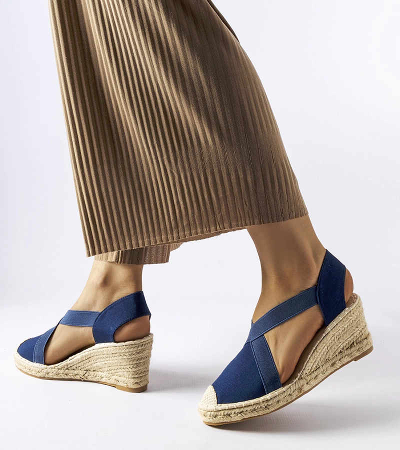 Sötétkék szandál Seda talppal